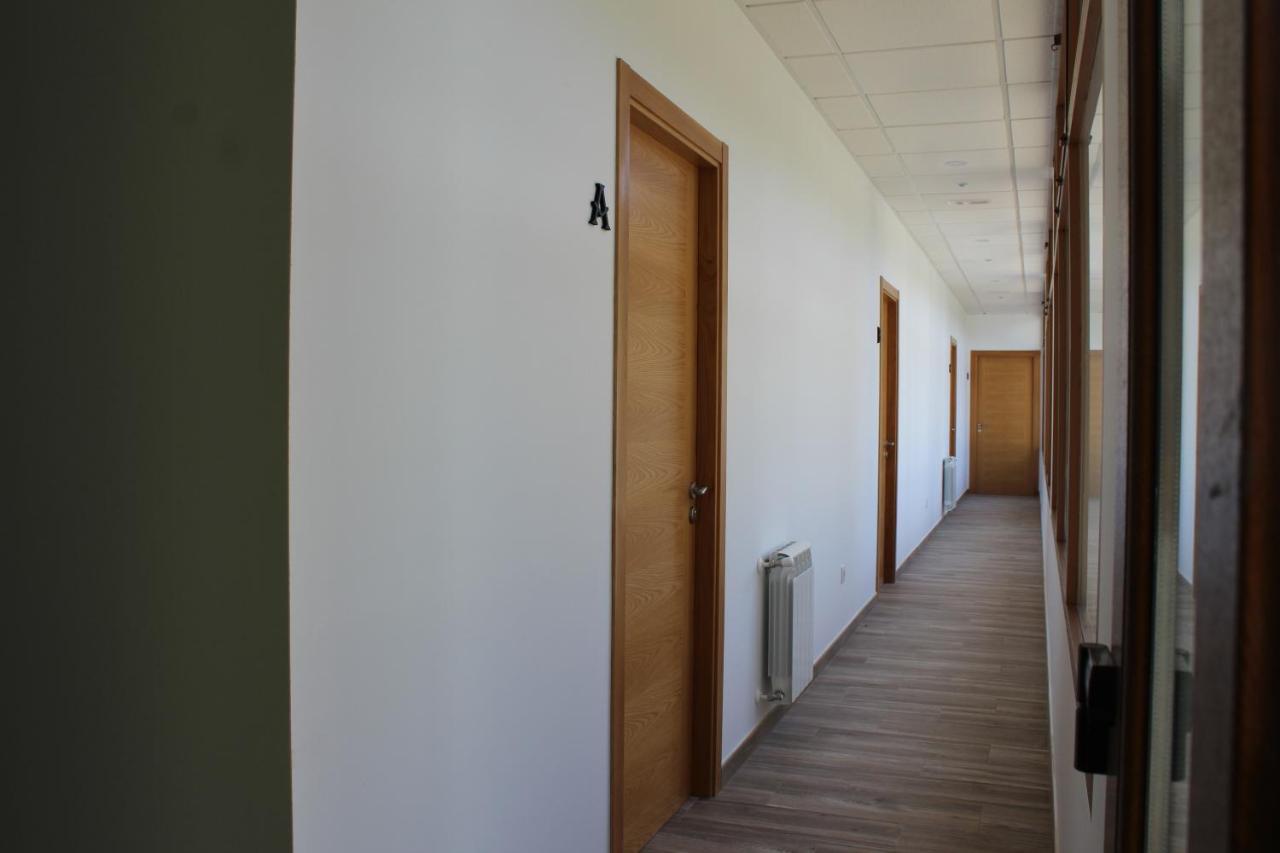 Pension Albergue O Pedregal Lourenza ภายนอก รูปภาพ