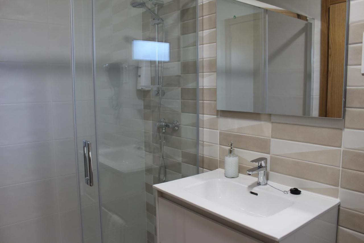 Pension Albergue O Pedregal Lourenza ภายนอก รูปภาพ