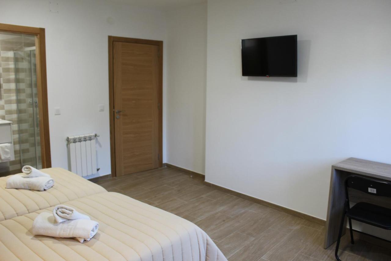 Pension Albergue O Pedregal Lourenza ภายนอก รูปภาพ