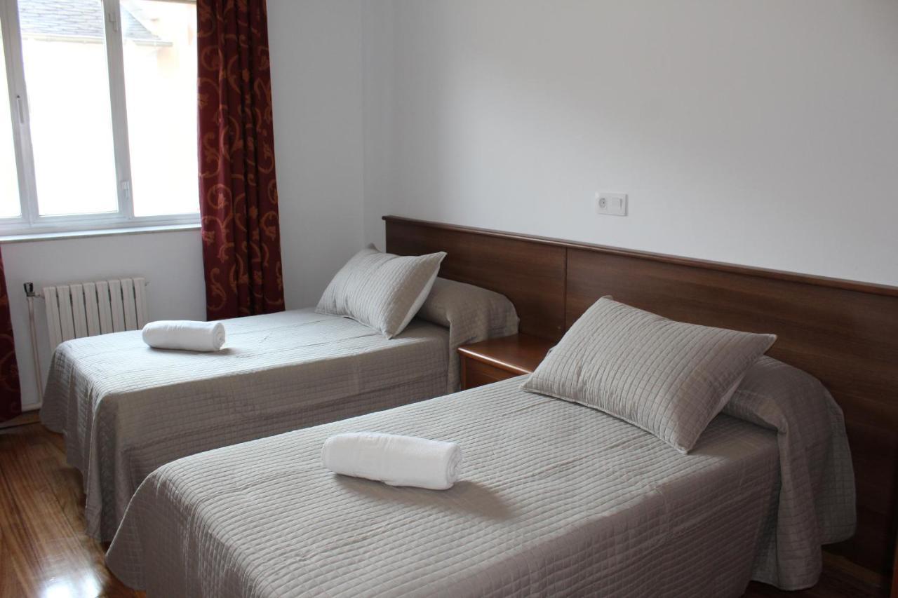Pension Albergue O Pedregal Lourenza ภายนอก รูปภาพ