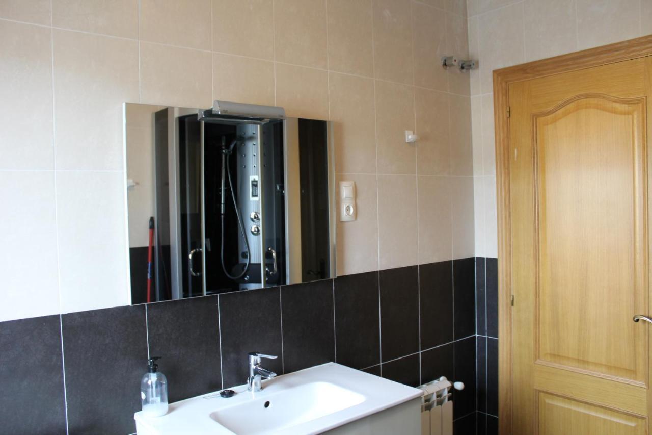 Pension Albergue O Pedregal Lourenza ภายนอก รูปภาพ